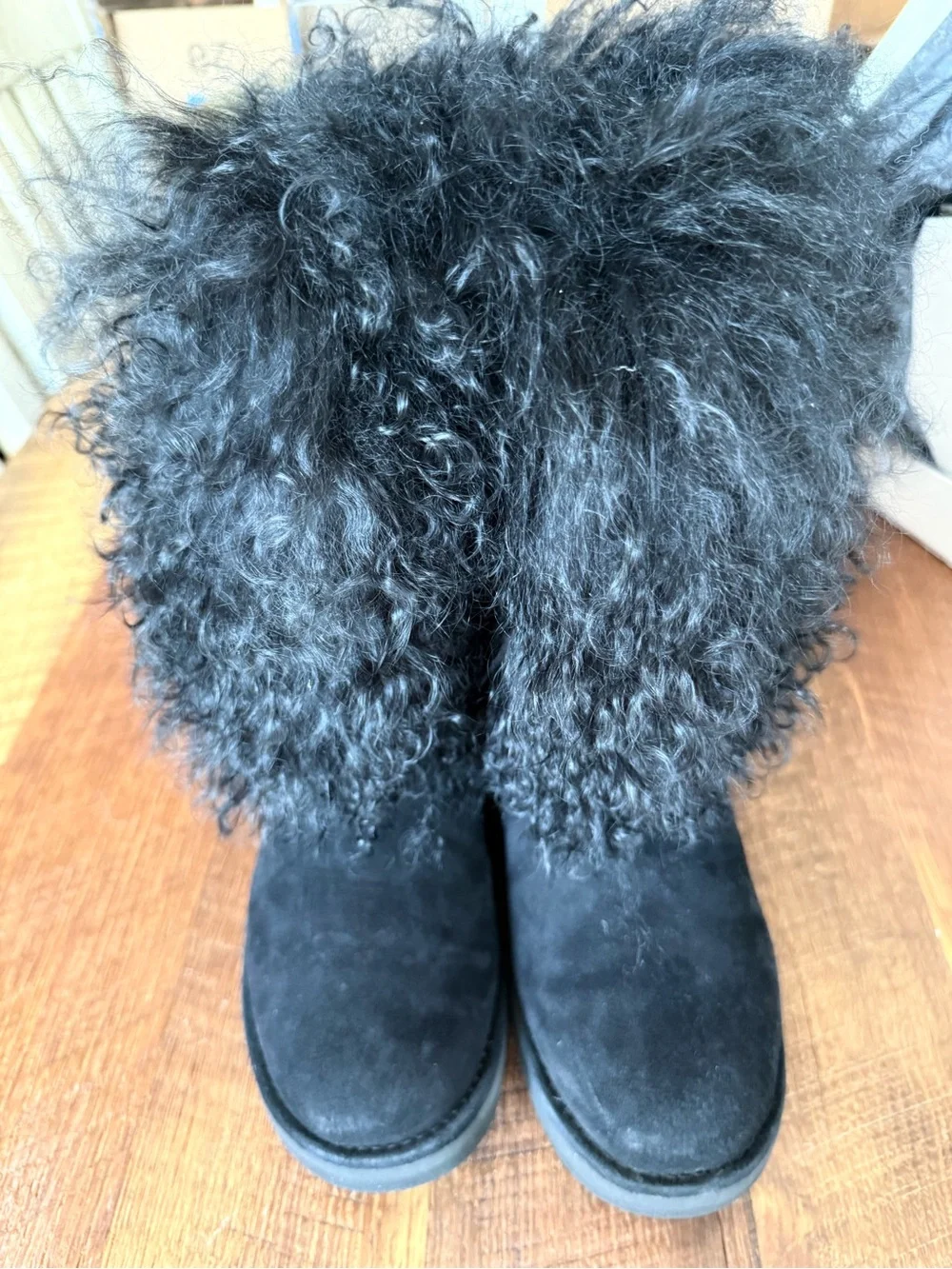 LN UGG Lida Black Shearling Winter Boots Sz 9